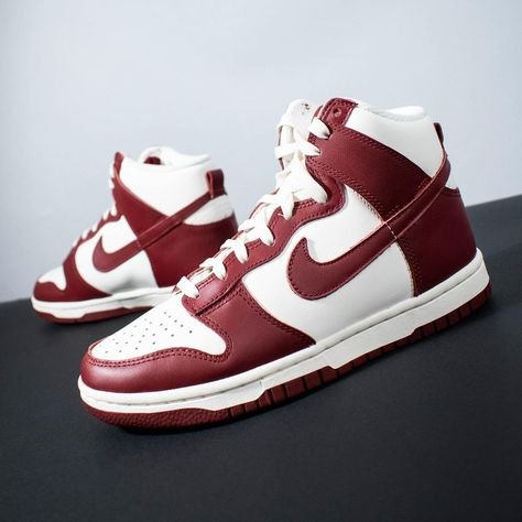 הכירו את Dunk High Sail Team Red - הסניקרס שישדרגו לכם את הסטייל! NIKE | ShoeSale