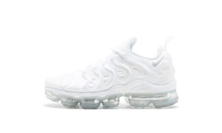 Nike Air Vapormax Plus - הנעל שמשלבת אופנה וסטייל NIKE | ShoeSale