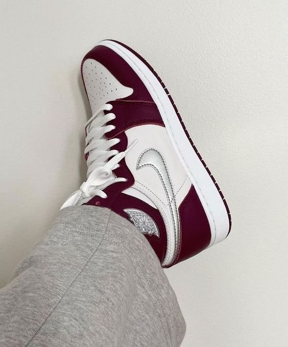 Air Jordan 1 Retro High Og Bordeaux – הסניקרס שישדרגו כל הופעה! AIR JORDAN | ShoeSale