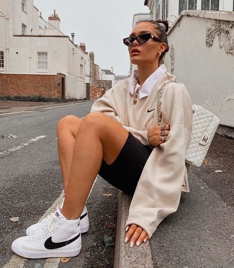 כנסו לעולם הסטייל עם נייק בלייזר MI 77 Vintage White Black NIKE | ShoeSale