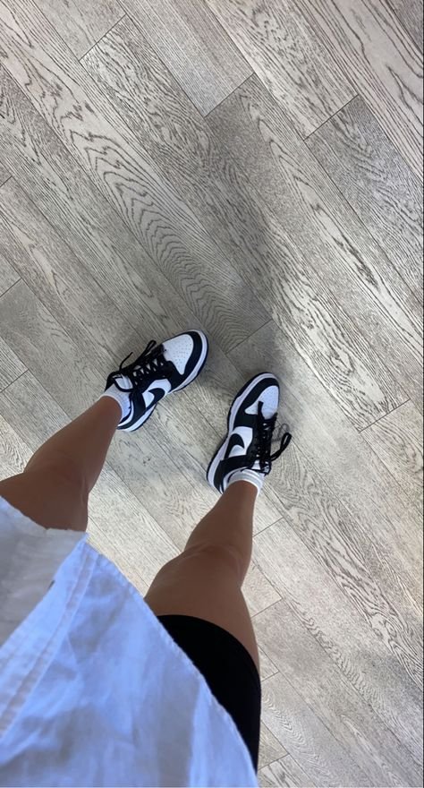 Dunk Low Black White - המגפיים שהופכים כל הופעה ליצירת אמנות הדגמים החמים | ShoeSale