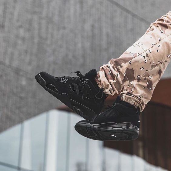 Air Jordan 4 Black Cat - הסניקרס שיהפכו את הסטייל שלכם הדגמים החמים | ShoeSale