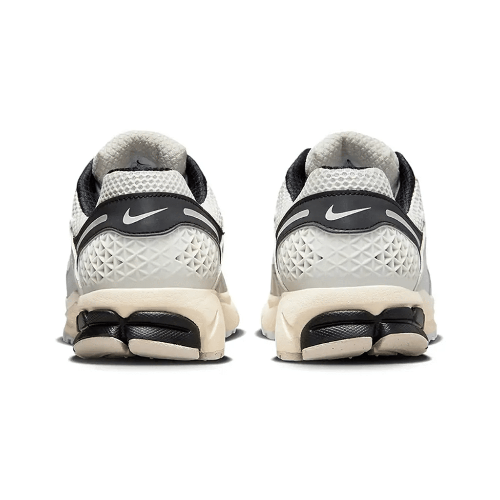 Nike Zoom Vomero 5 Supersonic - נעלי הספורט שיהפכו את כל ההופעות שלך לסטייל חסר תחרות Nike Zoom | ShoeSale