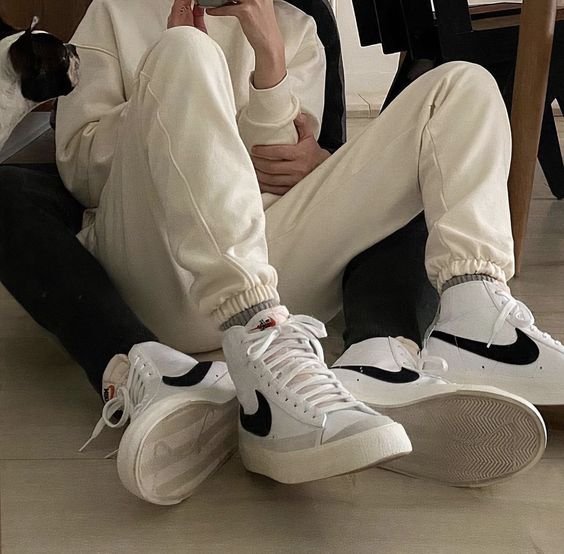 כנסו לעולם הסטייל עם נייק בלייזר MI 77 Vintage White Black NIKE | ShoeSale