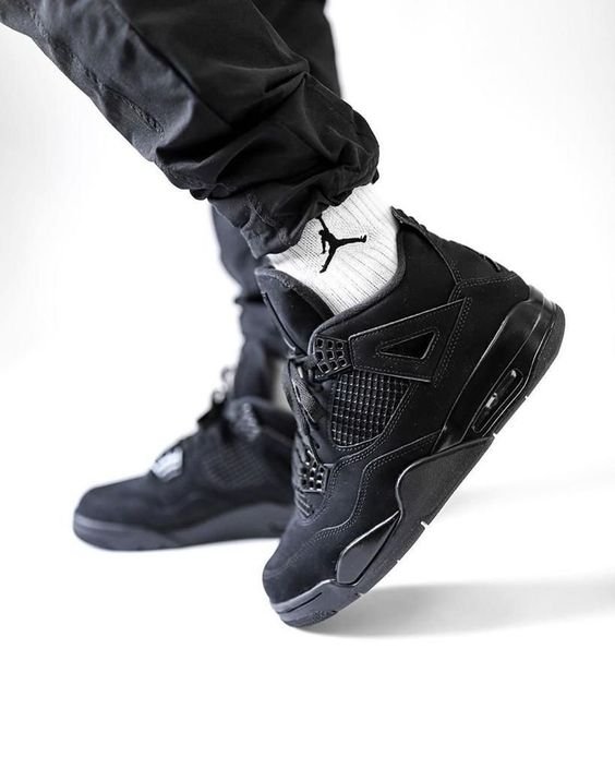 Air Jordan 4 Black Cat - הסניקרס שיהפכו את הסטייל שלכם הדגמים החמים | ShoeSale