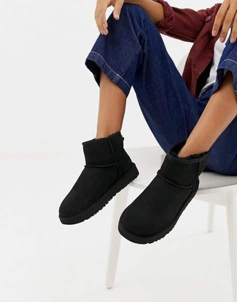 מגפי האג Classic Mini Boot Black - האופנה שתעורר בך השראה! UGG | ShoeSale