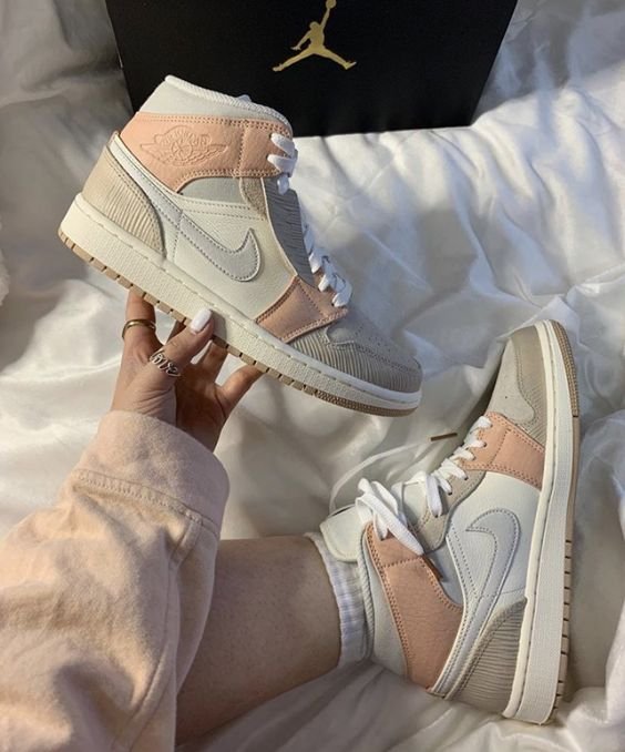 Air Jordan 1 Mid Milan - הסטייל שיביא אותך לפסגה! הדגמים החמים | ShoeSale