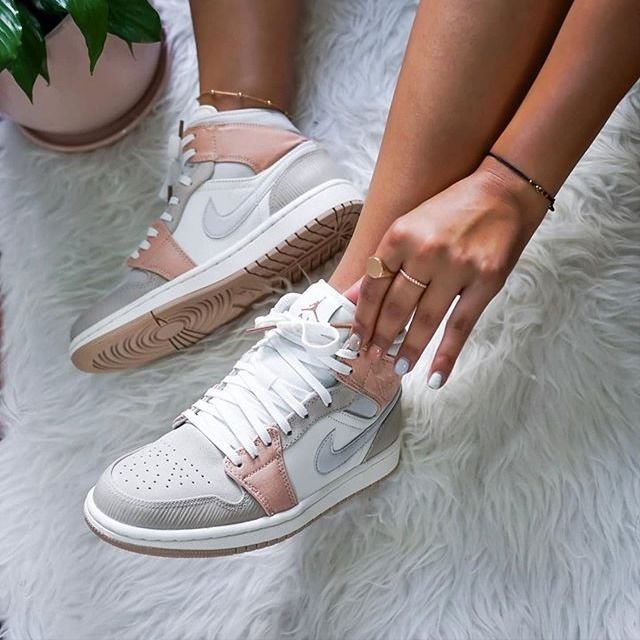 Air Jordan 1 Mid Milan - הסטייל שיביא אותך לפסגה! הדגמים החמים | ShoeSale