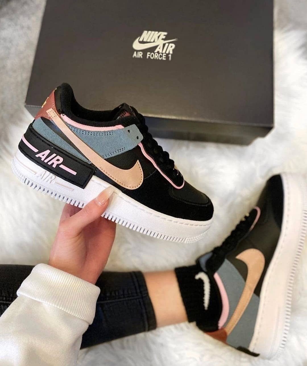 נייק אייר פורס 1 שאדו שחור מטאלי – סגנון אופנתי בלתי נגמר ב-ShoeSale! NIKE | ShoeSale