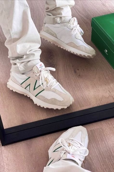 הצעד הבא באופנה: New Balance 327 CASABLANCA GREEN LOGO NEW BALANCE | ShoeSale