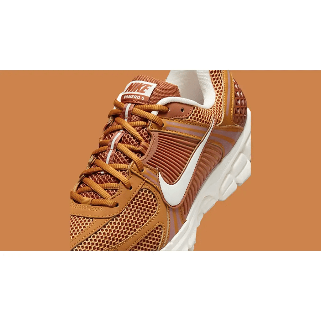 נעלי Nike Zoom Vomero 5 Monarch – סטייל וקסם בכל צעד Nike Zoom | ShoeSale