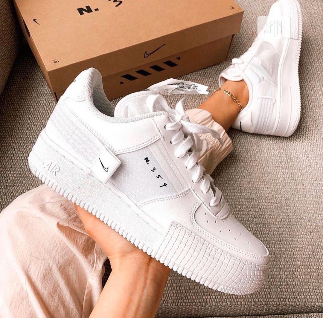 נעלי Air Force 1 Low Drop Type Triple White - סטייל שאין כמותו! NIKE | ShoeSale