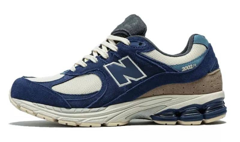 גלה את New Balance 2002R Navy Cream – מרגש את הסטייל שלך! NEW BALANCE | ShoeSale