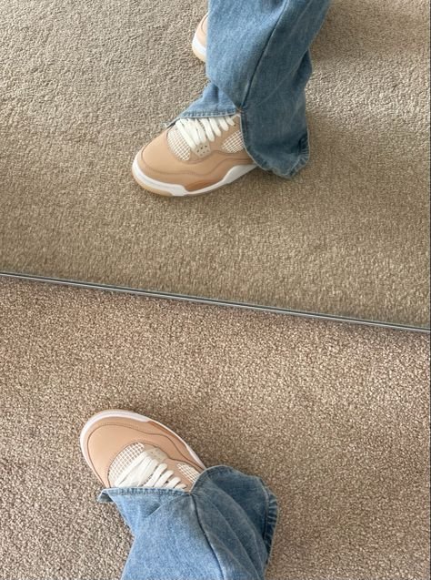 Air Jordan 4 Shimmer - הכרטיס שלך לאופנה ולקסם הדגמים החמים | ShoeSale