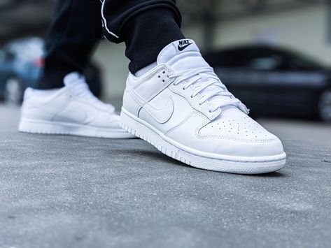Dunk Low Triple White (2021) – התוספת המושלמת לארון שלך! NIKE | ShoeSale