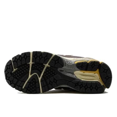 חדש! New Balance 1906R Licorice - סניקרס במראה אלגנטי NEW BALANCE | ShoeSale