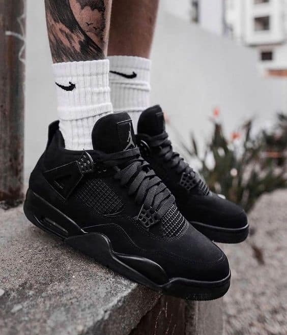 Air Jordan 4 Black Cat - הסניקרס שיהפכו את הסטייל שלכם הדגמים החמים | ShoeSale