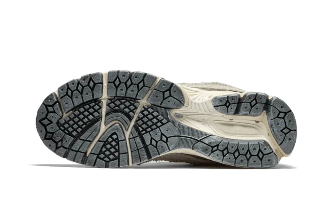 New Balance 2002R Protection Pack Rain Cloud - ההגנה על הסטייל שלך! NEW BALANCE | ShoeSale