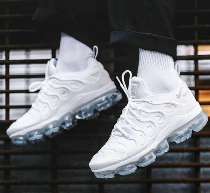 Nike Air Vapormax Plus - הנעל שמשלבת אופנה וסטייל NIKE | ShoeSale