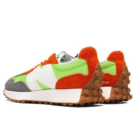 כנסו לעולם הסטייל עם New Balance 327 ENERGY LIME - סניקרס שנוצרו כדי להרגיש טוב ולראות מדהים NEW BALANCE | ShoeSale