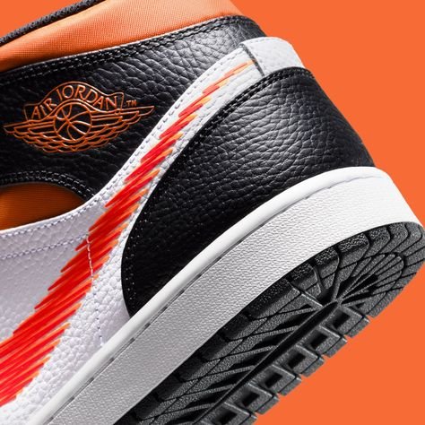 Air Jordan 1 Mid Zig-Zag - הסניקרס שמגדירות סטייל AIR JORDAN | ShoeSale