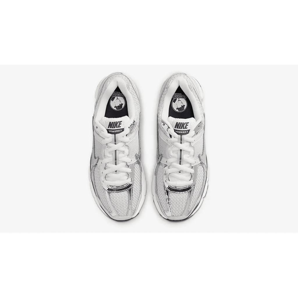 נעלי Nike Zoom Vomero 5 Photon Dust Chrome – לא מתפשרים על סטייל Nike Zoom | ShoeSale
