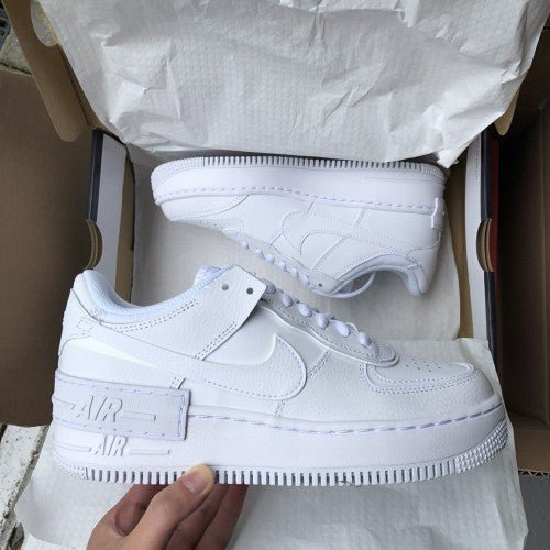 Air Force 1 Shadow Triple White - הטרנד המוביל באופנה הנוכחית! NIKE | ShoeSale