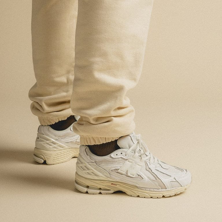 New Balance 1906D Protection Pack White Leather - הסטייל המושלם בשבילך! NEW BALANCE | ShoeSale