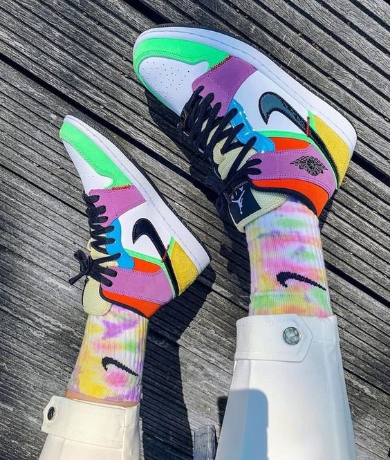 Air Jordan 1 Mid Se Lightbulb - סניקרס בשיא הטרנדיות! הדגמים החמים | ShoeSale