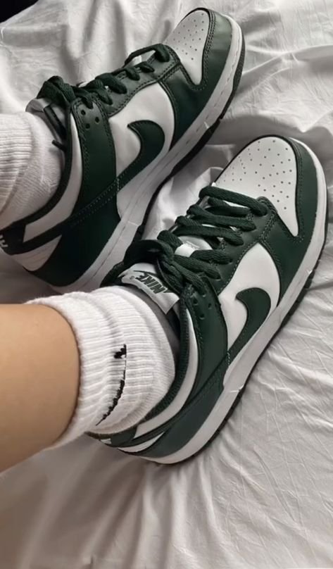 Dunk Low Spartan Green - האופנה שאתה לא יכול לפספס הדגמים החמים | ShoeSale