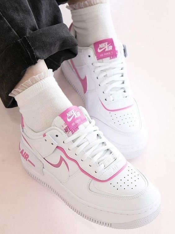 חווית סטייל שונה עם Nike Air Force 1 Shadow Magic Flamingo - נעלי האופנה של עונת הקיץ! NIKE | ShoeSale