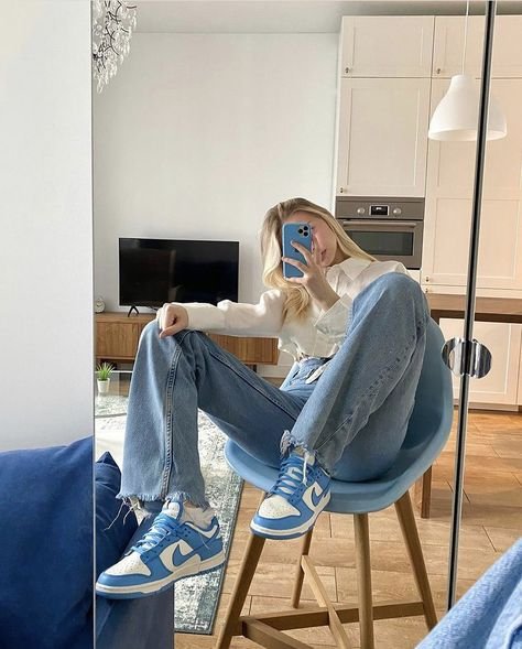 חוו את הסטייל עם Dunk Low Unc - הסניקרס שחייבות להיות לך! הדגמים החמים | ShoeSale