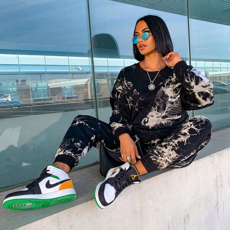 Air Jordan 1 Mid SE - השילוב המושלם של סטייל ונוחות! AIR JORDAN | ShoeSale