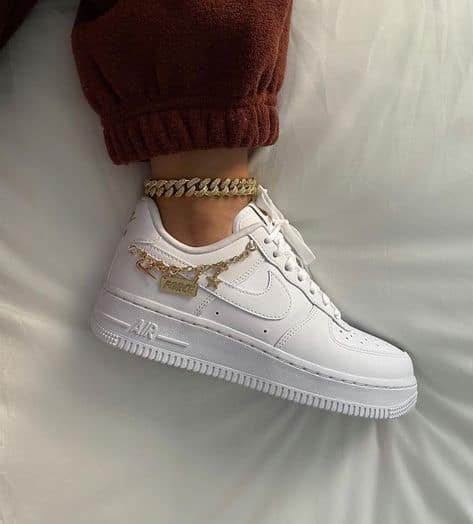 היו חלק מהאווירה: נעלי Air Force 1 Low LX Lucky Charms White! NIKE | ShoeSale