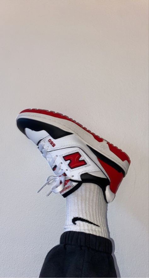 סניקרס New Balance 550 White Red Black - שדרגו את הסטייל שלכם NEW BALANCE | ShoeSale