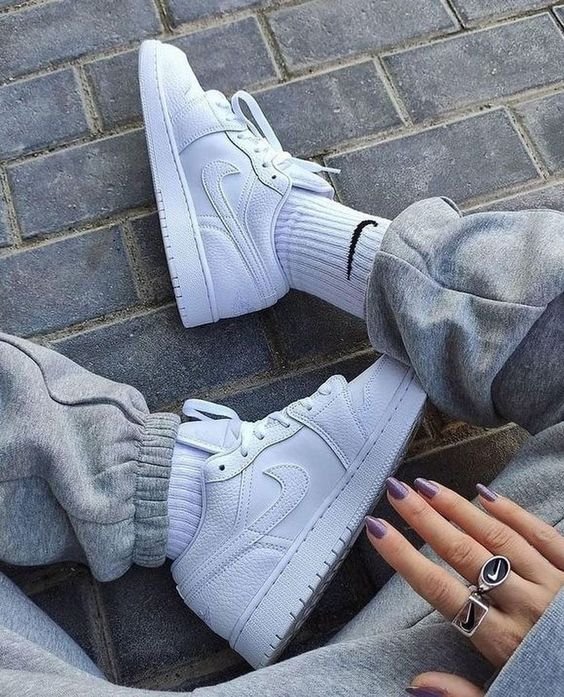 Air Jordan 1 Low Triple White - מושלמות של אופנה וסטייל AIR JORDAN | ShoeSale