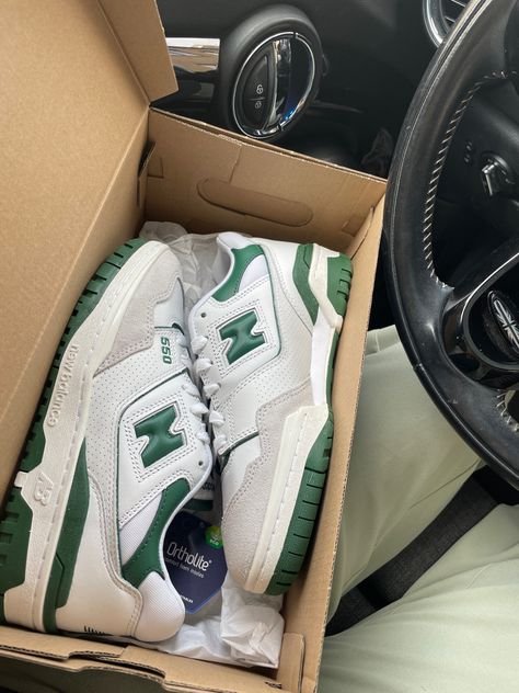 הכירו את New Balance 550 White Green - הסניקרס שיגרמו לכם להתבלט! NEW BALANCE | ShoeSale