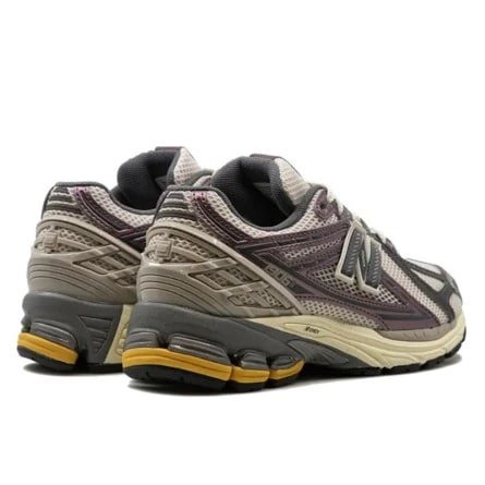 חדש! New Balance 1906R Licorice - סניקרס במראה אלגנטי NEW BALANCE | ShoeSale