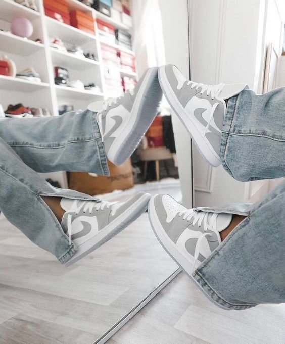 Air Jordan 1 Low Wolf Grey – הסניקרס שישדרגו את הסטייל שלך! הדגמים החמים | ShoeSale