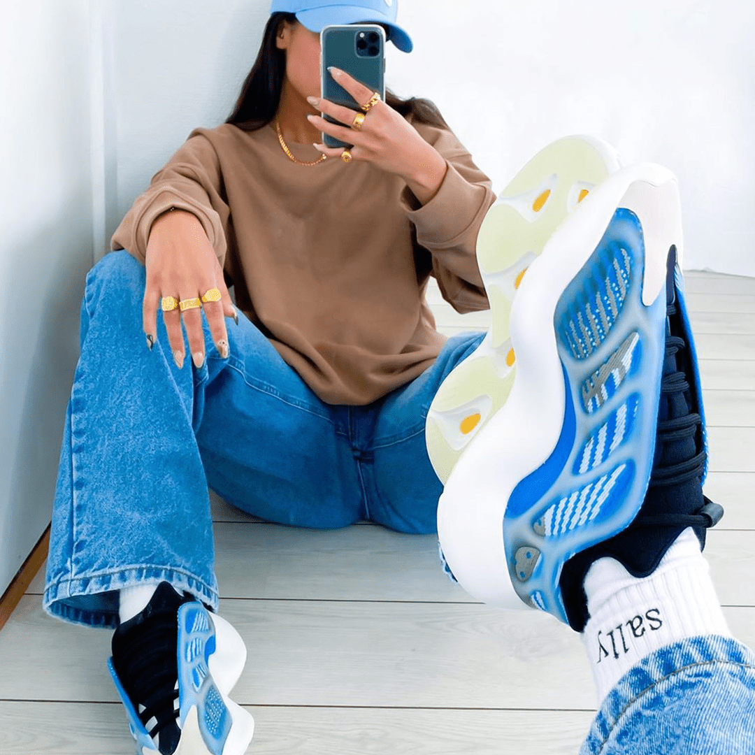 Yeezy 700 V3 Arzareth - המדרגה הבאה בסטייל שלך! Yeezy 700 | ShoeSale