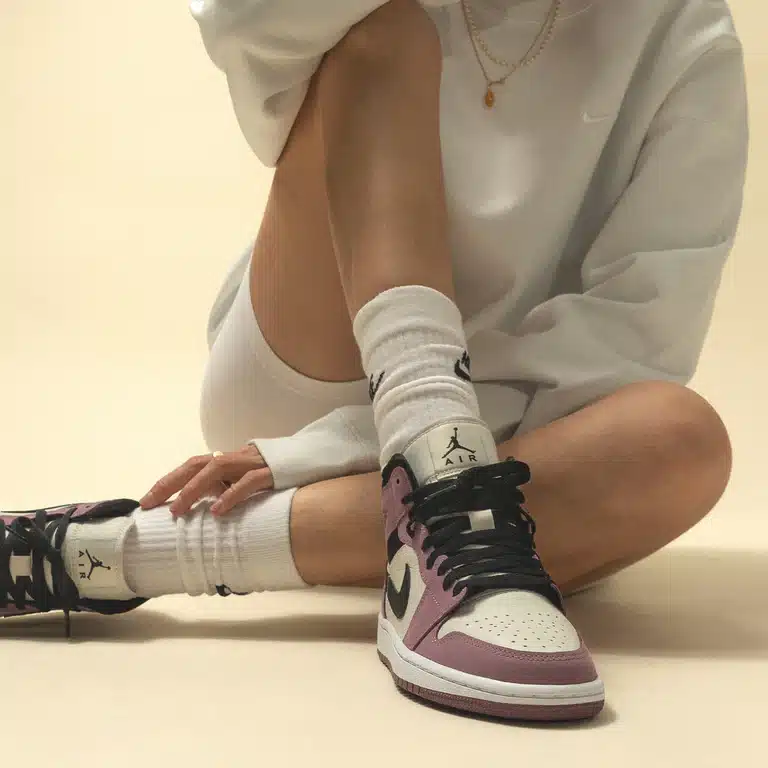 Air Jordan 1 Mid Light Mulberry - סניקרס לשדרוג הסטייל שלך! הדגמים החמים | ShoeSale