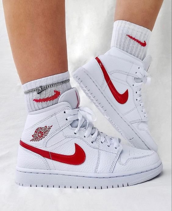 Air Jordan 1 Mid University Red - הסטייל שלך התחיל כאן! AIR JORDAN | ShoeSale