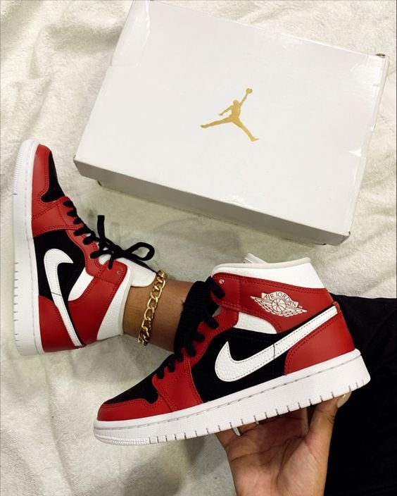 Air Jordan 1 Mid Gym Red Black - הטרנד הבא של הסטייל AIR JORDAN | ShoeSale