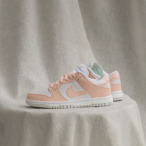 Dunk Low Next Nature (Pale Coral) - הסניקרס שכולן מדברות עליהן! NIKE | ShoeSale