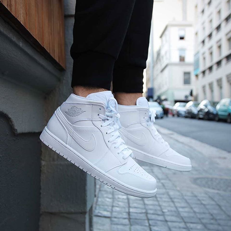 Air Jordan 1 Mid Triple White - סטייל בלתי נגמר ב-ShoeSale AIR JORDAN | ShoeSale