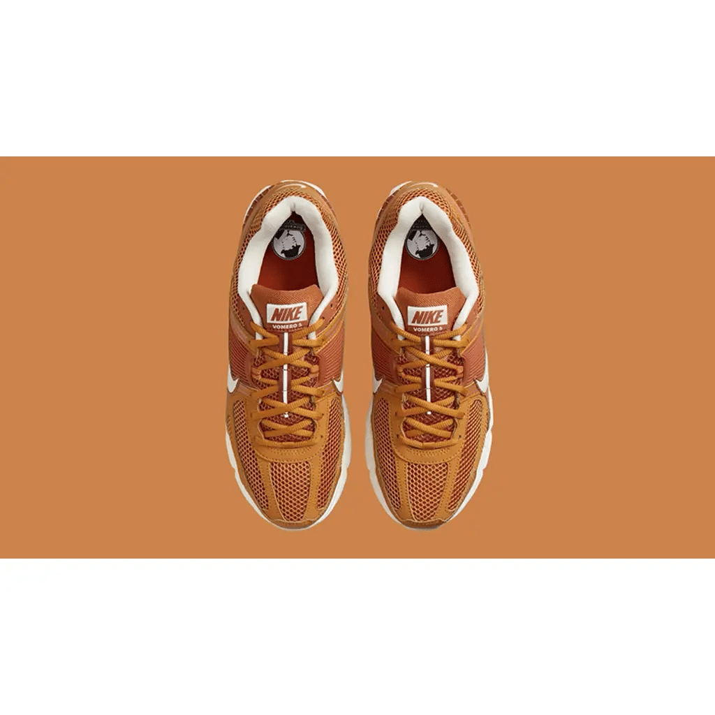 נעלי Nike Zoom Vomero 5 Monarch – סטייל וקסם בכל צעד Nike Zoom | ShoeSale