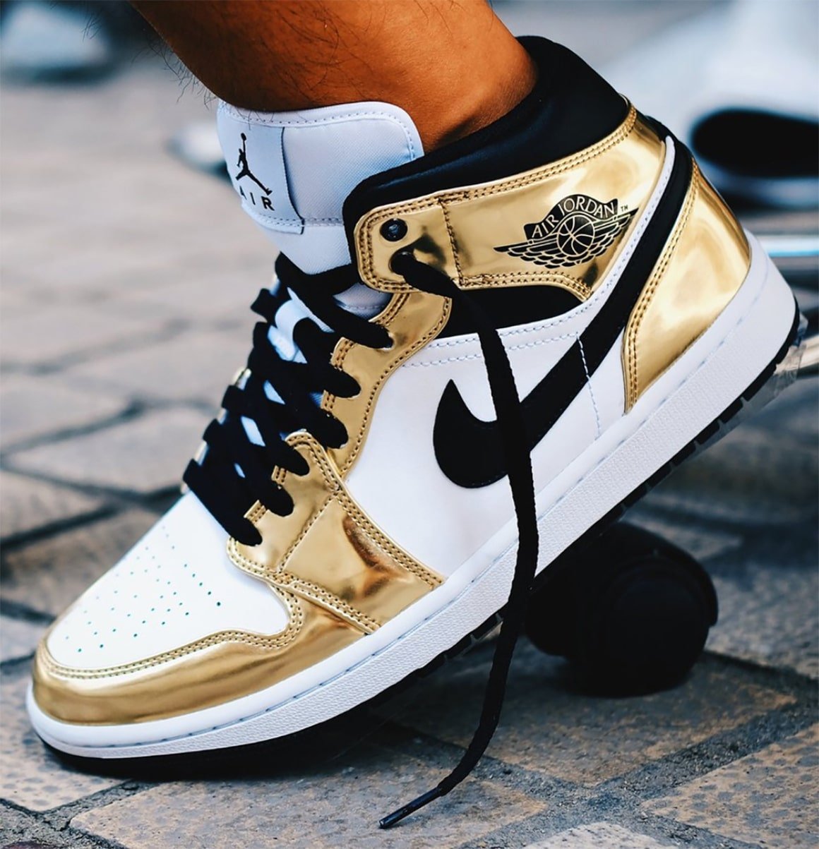 Air Jordan 1 Mid White Metallic Gold – הסגנון שמדברת עליך AIR JORDAN | ShoeSale