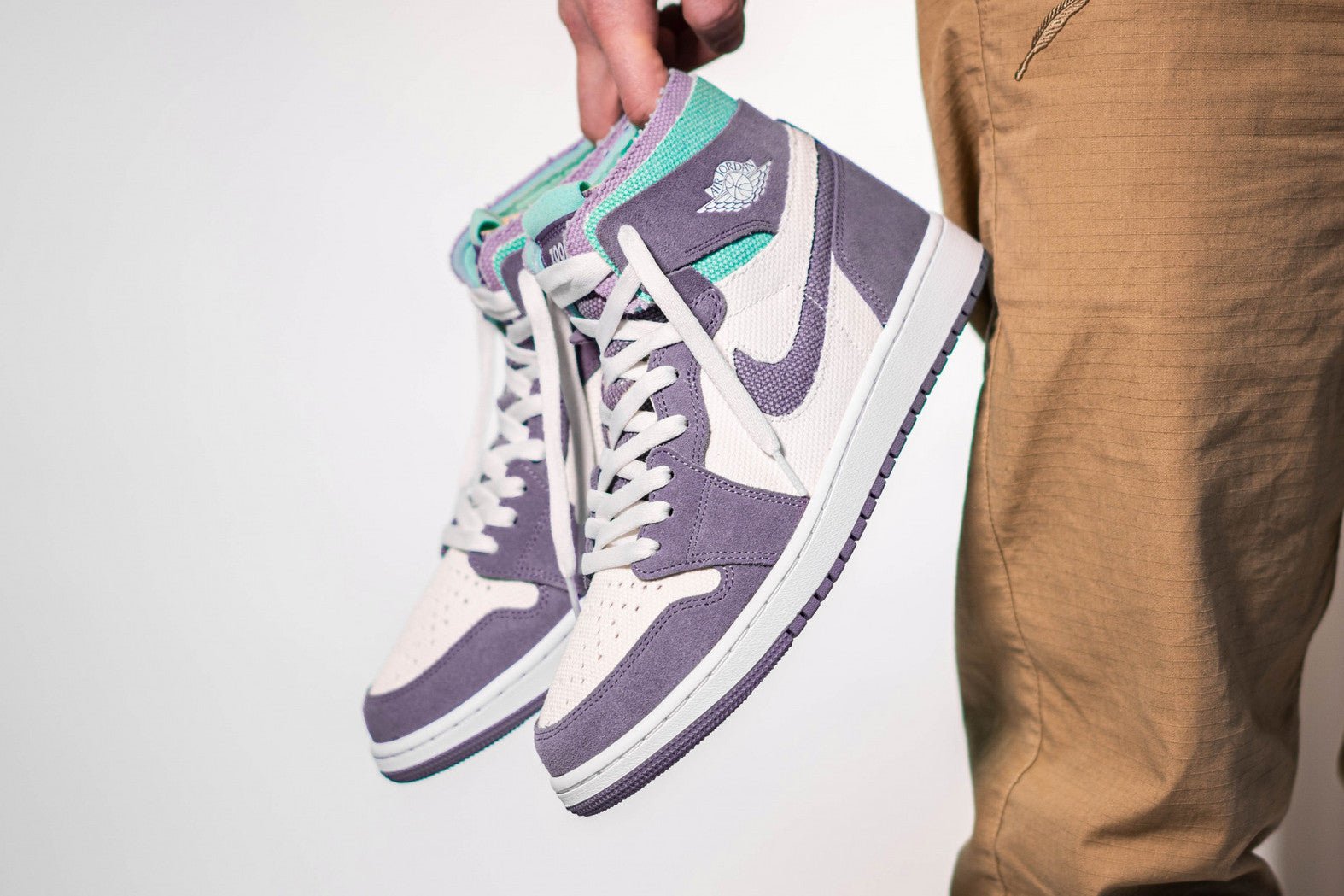 Air Jordan 1 High Zoom Air Cmft Tropical Twist – חווית אופנה בלתי מתפשרת AIR JORDAN | ShoeSale