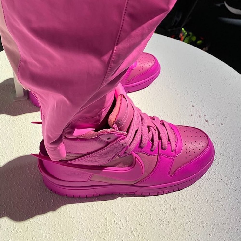 Dunk High Ambush Cosmic Fuchsia - התחבר לטרנד הסניקרס החדש NIKE | ShoeSale