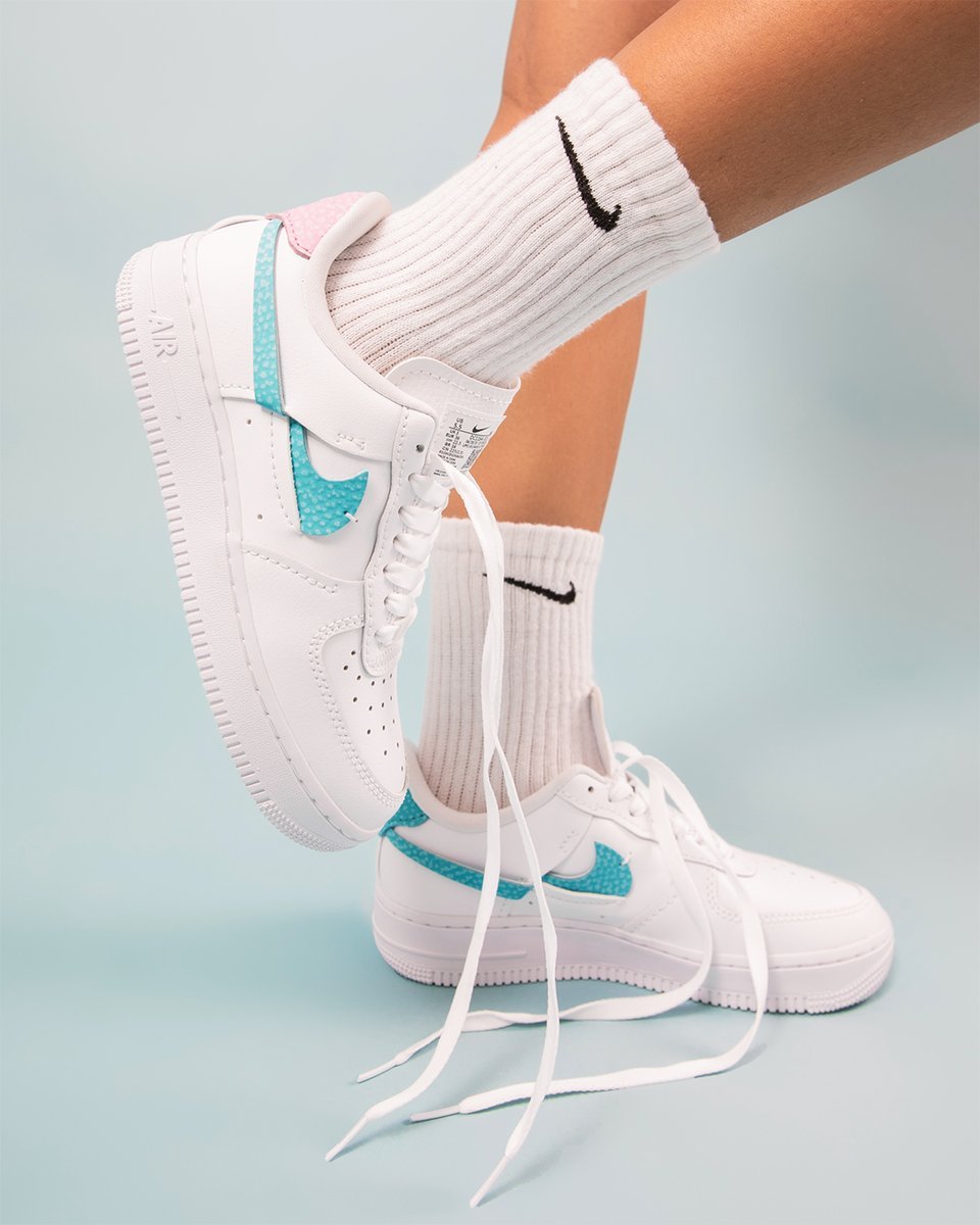 קח את הסטייל שלך לגבהים עם Air Force 1 Low Lxx White Pink Aqua! NIKE | ShoeSale